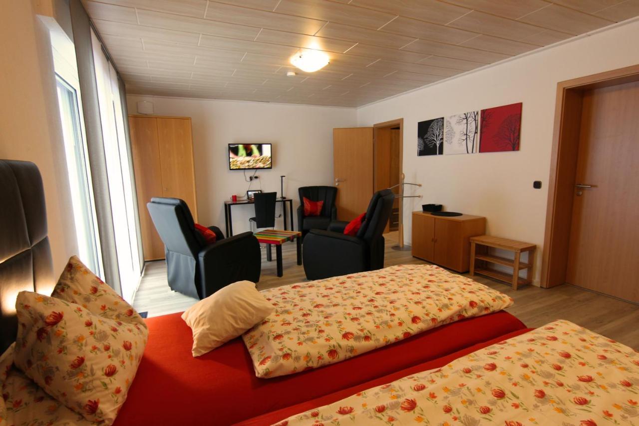 Hotelpension Schroeder วิลลิงเงิน ภายนอก รูปภาพ