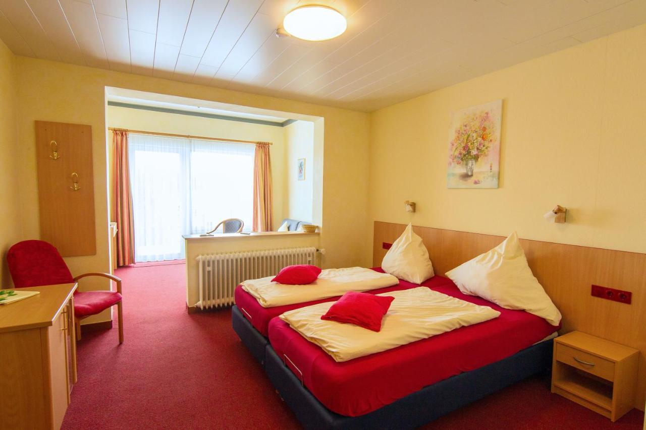 Hotelpension Schroeder วิลลิงเงิน ภายนอก รูปภาพ