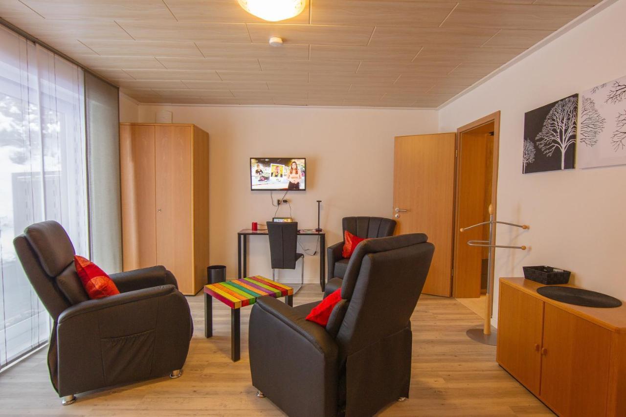 Hotelpension Schroeder วิลลิงเงิน ภายนอก รูปภาพ