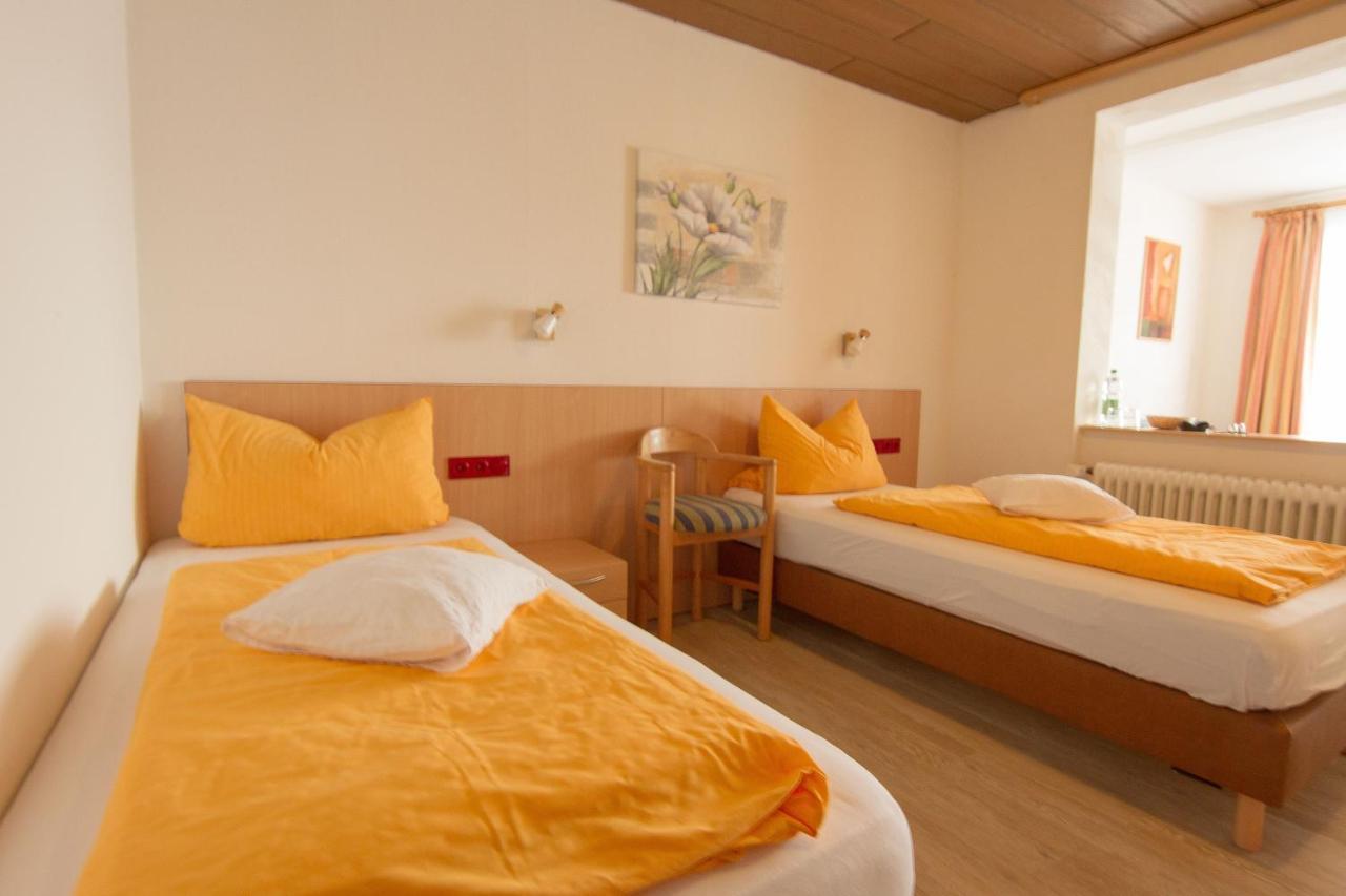 Hotelpension Schroeder วิลลิงเงิน ภายนอก รูปภาพ