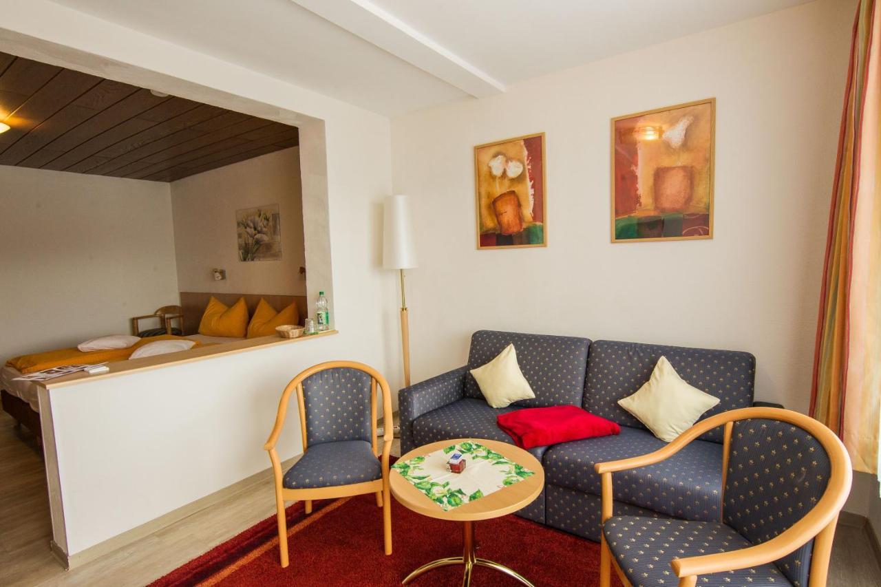 Hotelpension Schroeder วิลลิงเงิน ภายนอก รูปภาพ