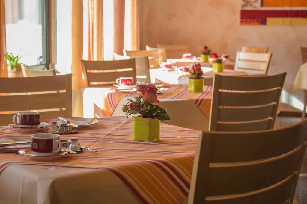 Hotelpension Schroeder วิลลิงเงิน ภายนอก รูปภาพ