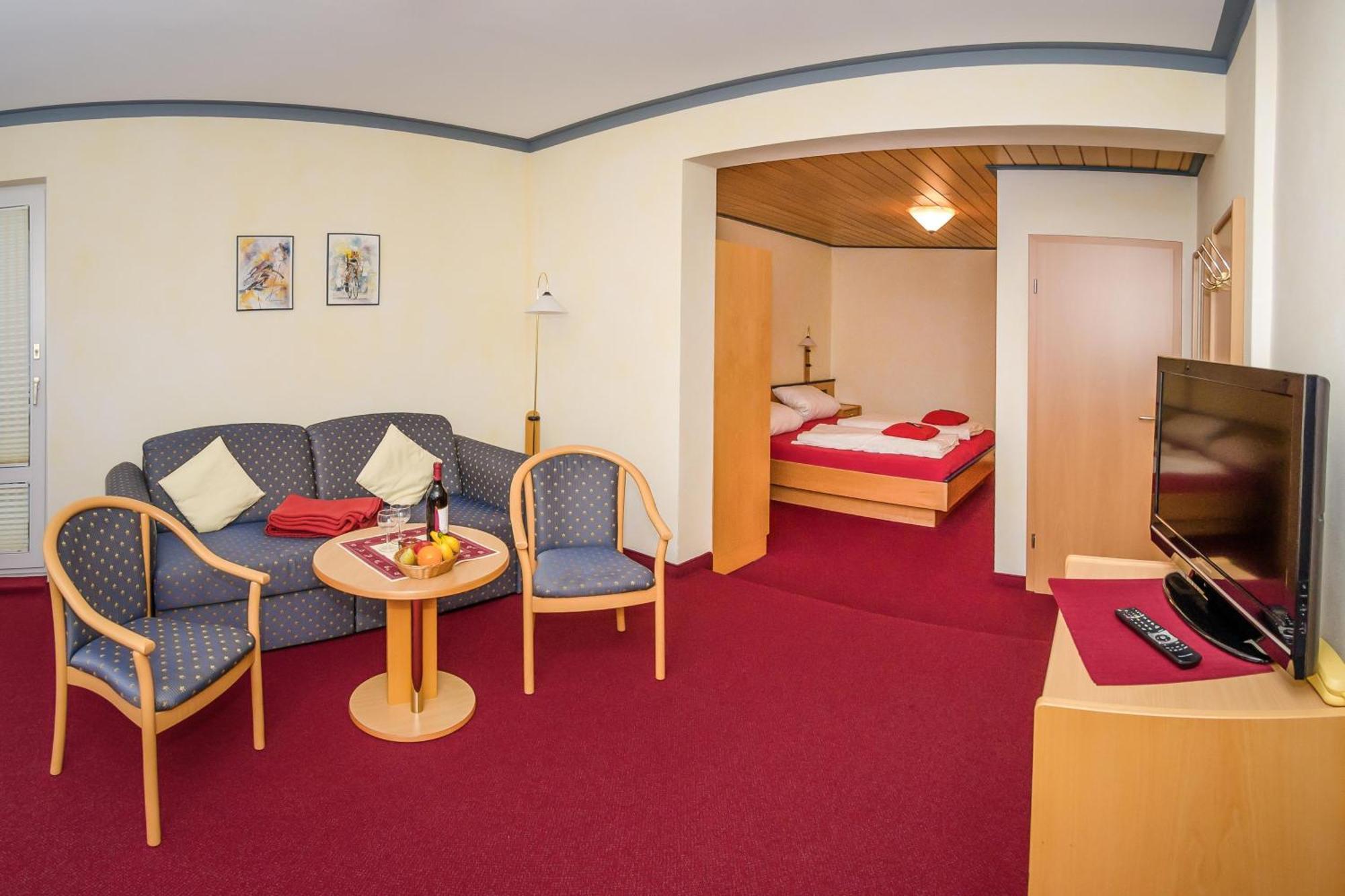 Hotelpension Schroeder วิลลิงเงิน ภายนอก รูปภาพ