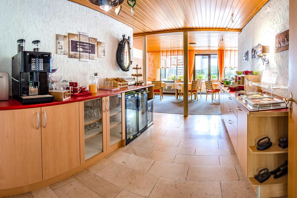 Hotelpension Schroeder วิลลิงเงิน ภายนอก รูปภาพ