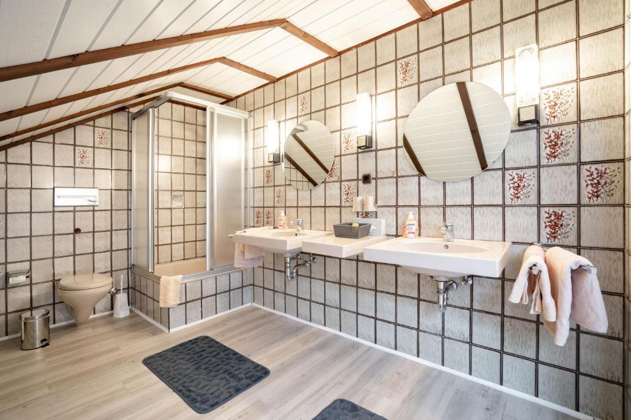 Hotelpension Schroeder วิลลิงเงิน ภายนอก รูปภาพ