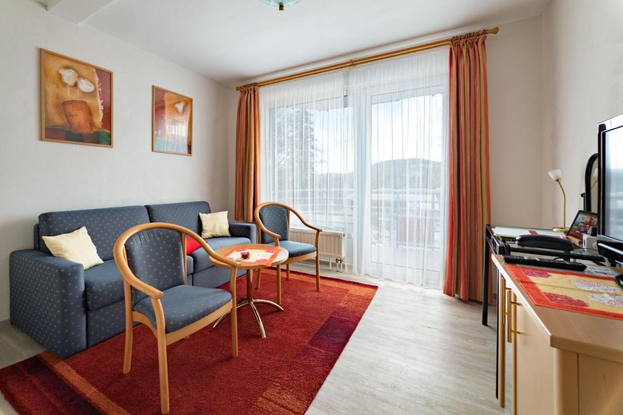 Hotelpension Schroeder วิลลิงเงิน ภายนอก รูปภาพ