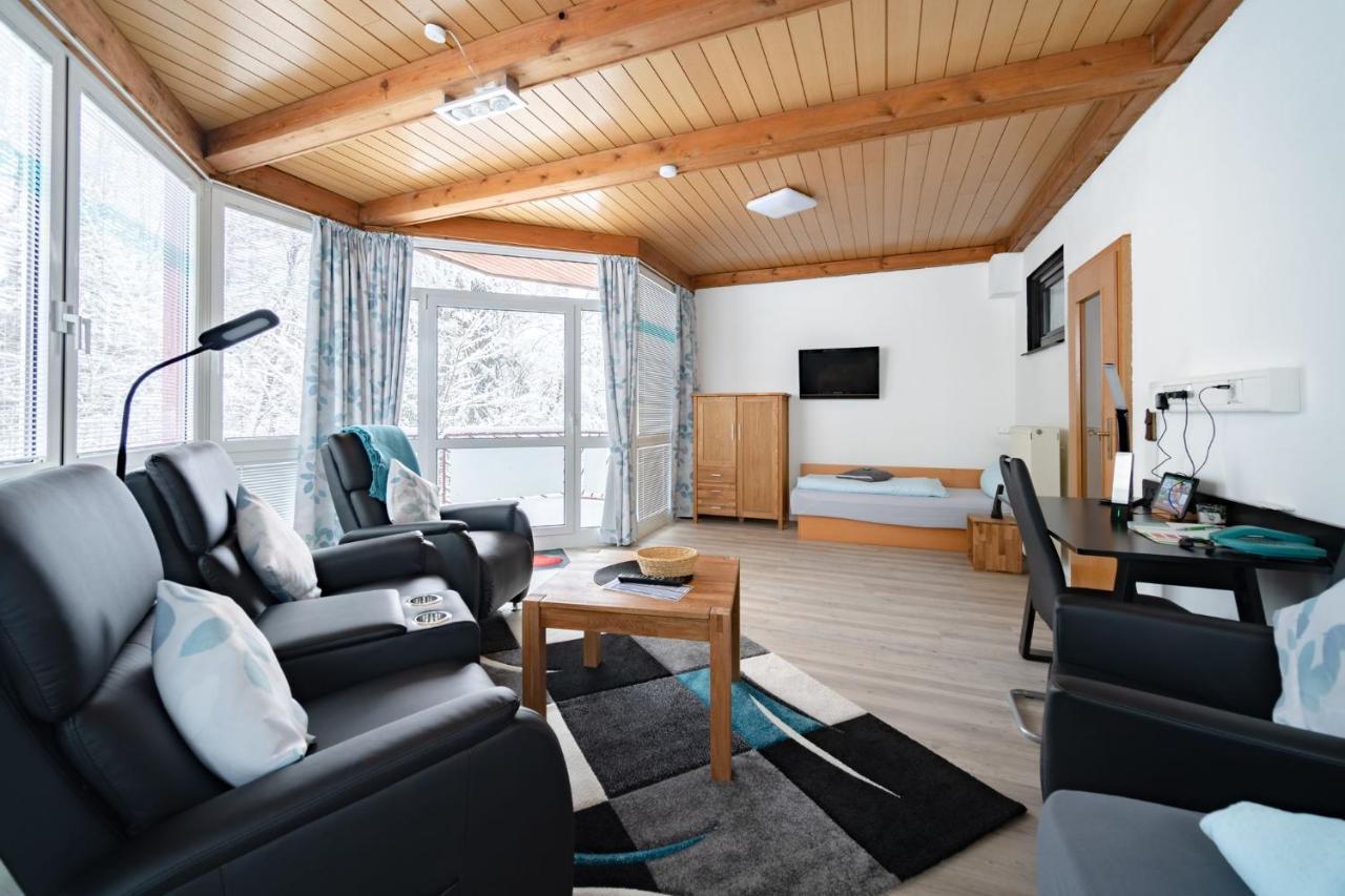 Hotelpension Schroeder วิลลิงเงิน ภายนอก รูปภาพ