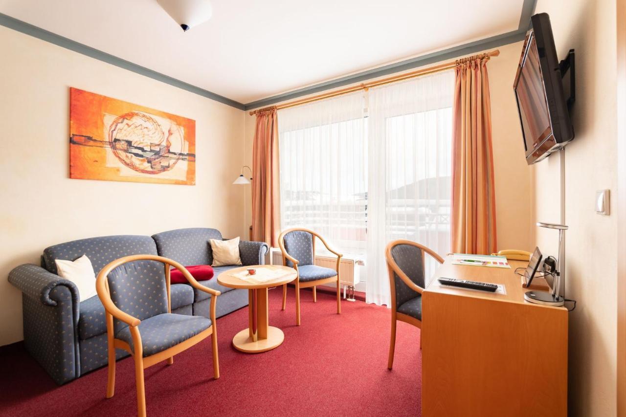 Hotelpension Schroeder วิลลิงเงิน ภายนอก รูปภาพ