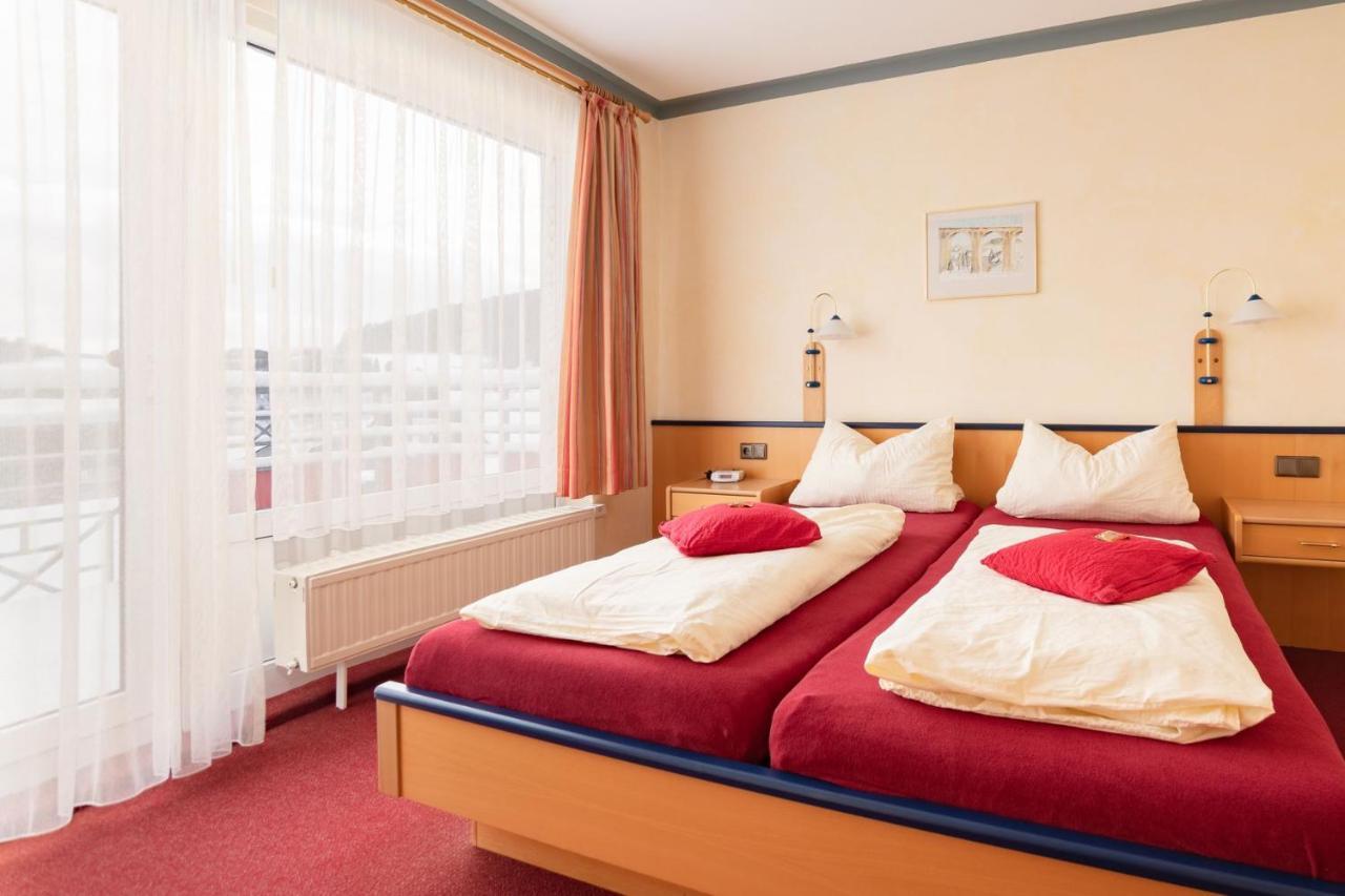 Hotelpension Schroeder วิลลิงเงิน ภายนอก รูปภาพ